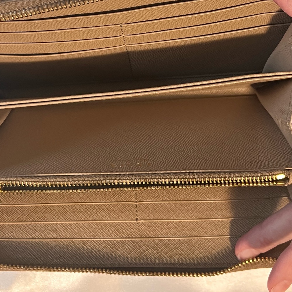 Prada Wallet - Picture 3 of 6